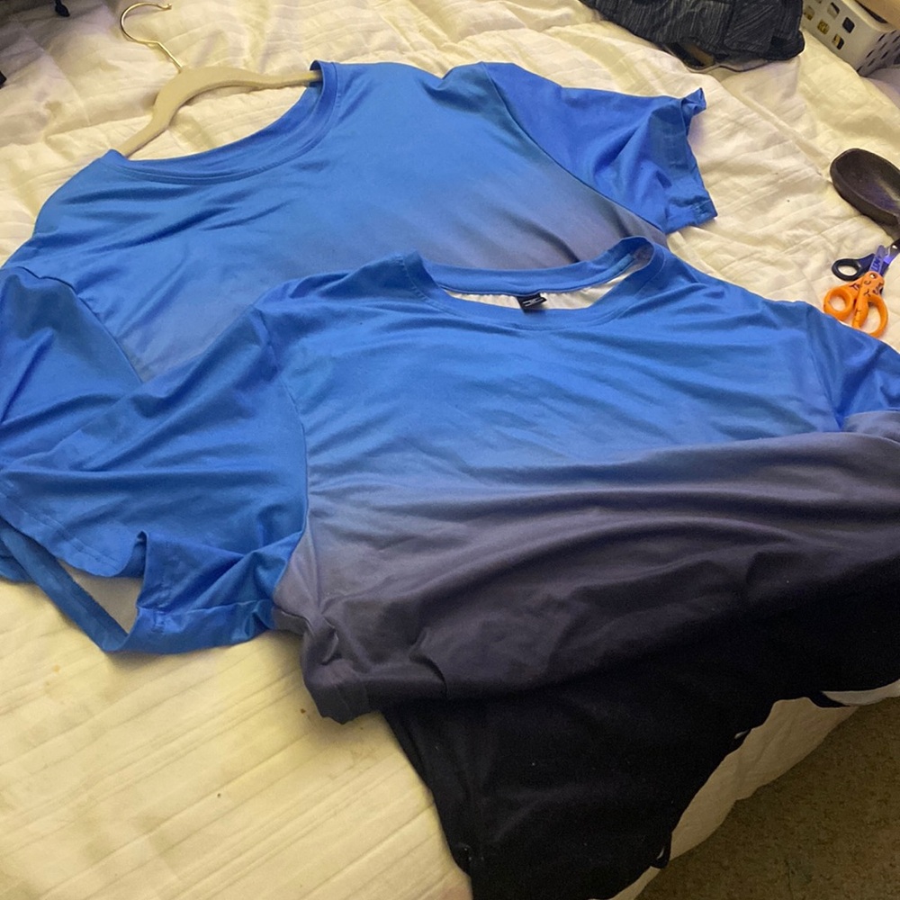 Bundle of two matching men’s Finity one XL shirts! Men’s blue into black LONG